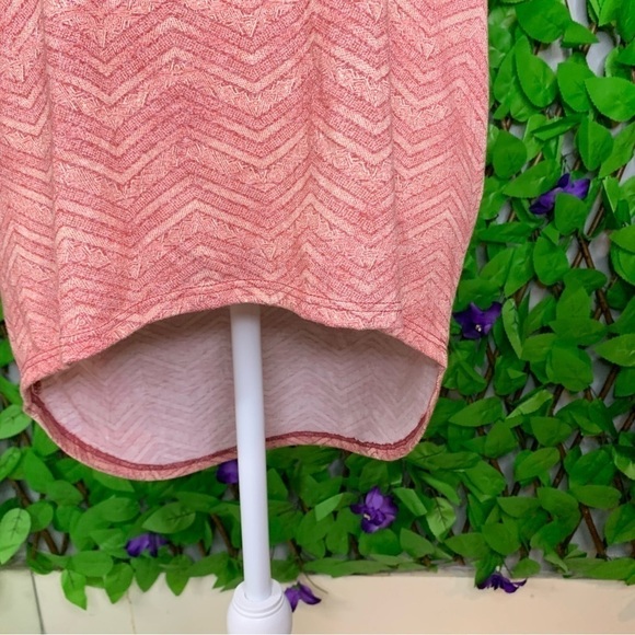 Lularoe Woman Size XXS Aztec Pattern High Low Peach Short Sleeve Shirt - Picture 3 of 8